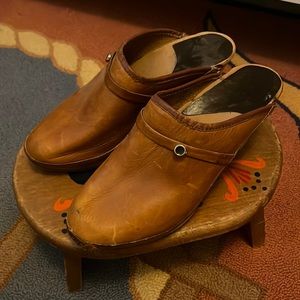 Vintage heeled clogs, 7-7.5 W